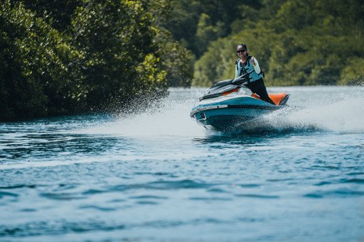 10 Steps to Experience the Thrill of a Jet Ski Adventure Nearby