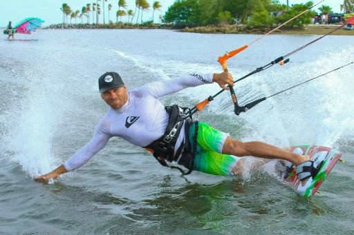 5 Essential Tips for Mastering Kitesurfing and Windsurfing