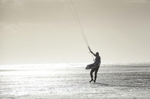 5 Essential Tips to Become a Kite Surfing Master